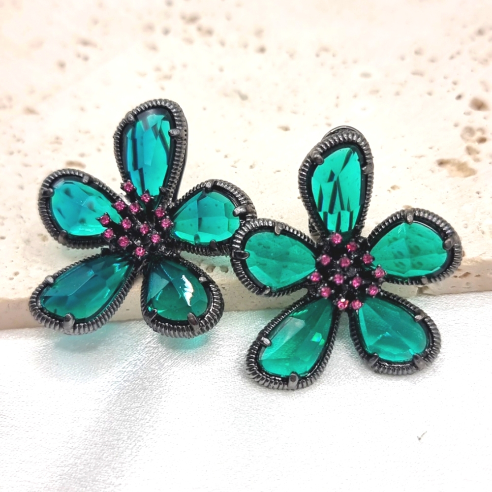 New! Peacock Green Crystal Glass Flower Earrings • 1040a NWOT